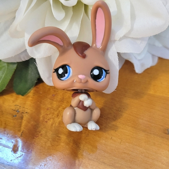 Littlest Pet Shop LPS #1766 Bunny Rabbit Brown Blue Eyes 2007 - Picture 1 of 12